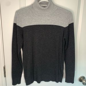 Color block turtleneck